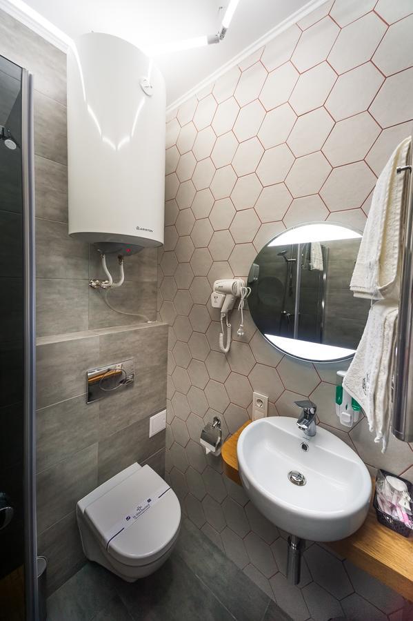אודסה Beehive Hotel מראה חיצוני תמונה