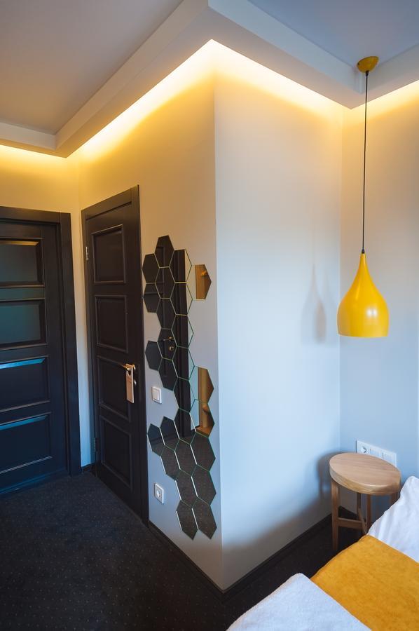 אודסה Beehive Hotel מראה חיצוני תמונה