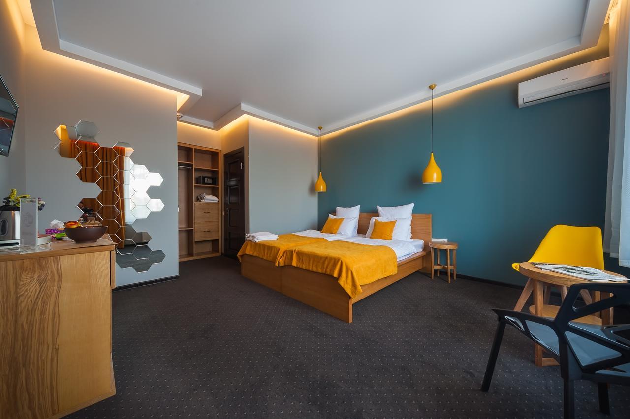 אודסה Beehive Hotel מראה חיצוני תמונה
