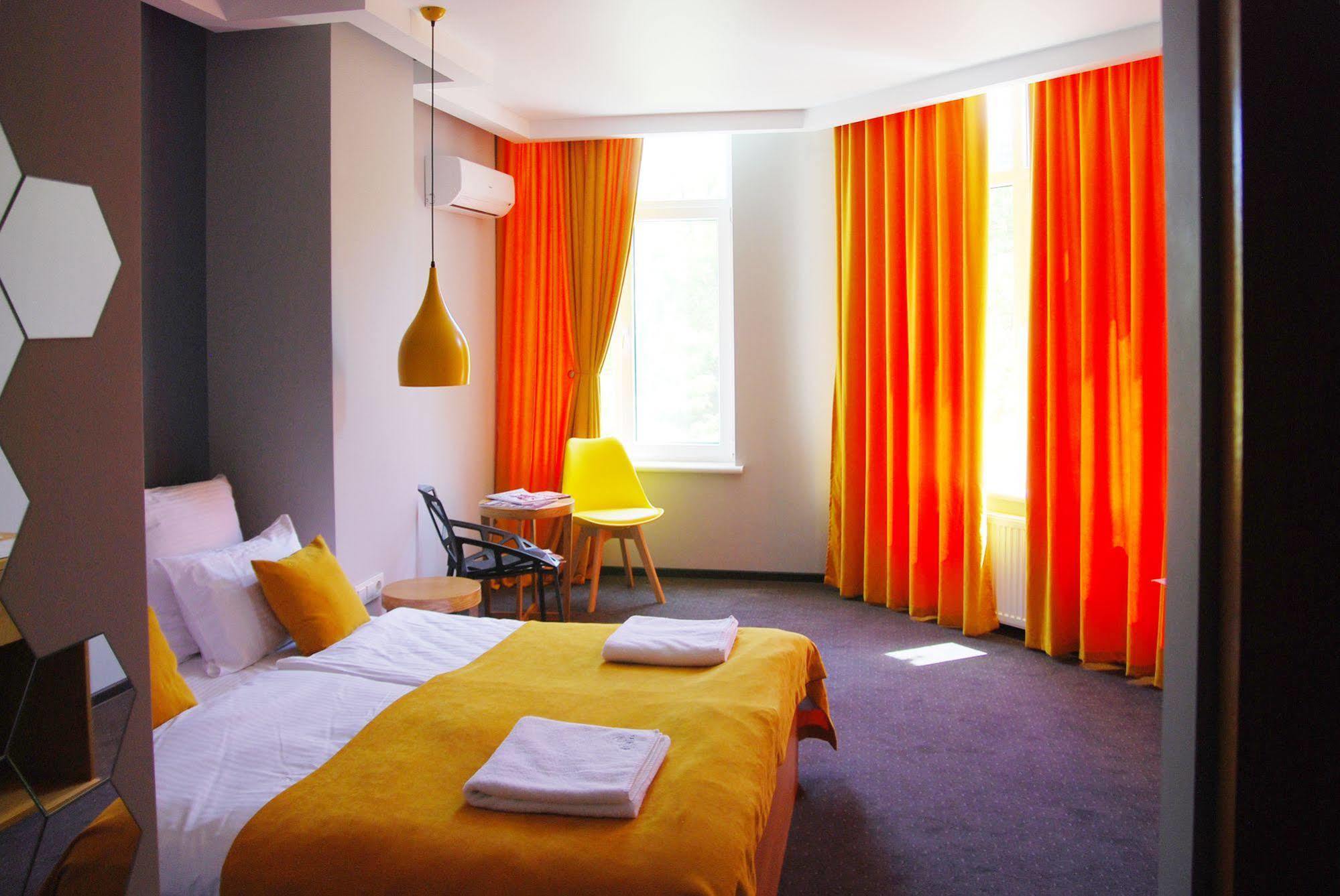 אודסה Beehive Hotel מראה חיצוני תמונה