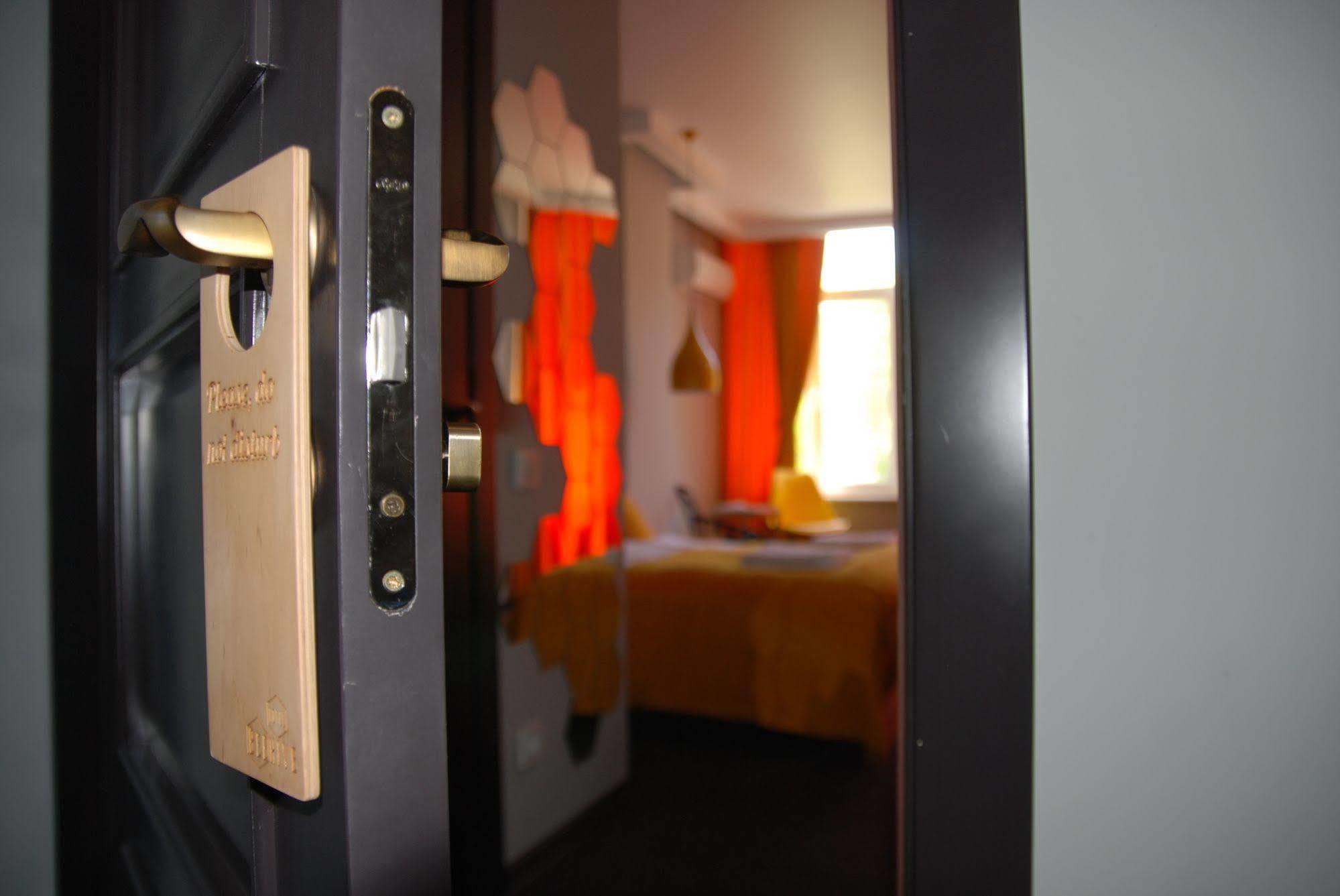 אודסה Beehive Hotel מראה חיצוני תמונה